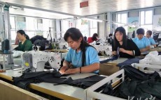 开服装厂怎么找客户(开一个小服装厂应该怎么做)