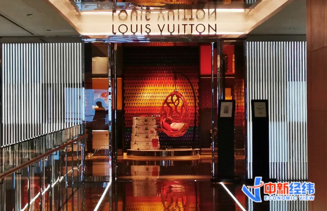 一个包多花1万多!LV、迪奥、香奈儿…又涨价了,买包比买基金更香?