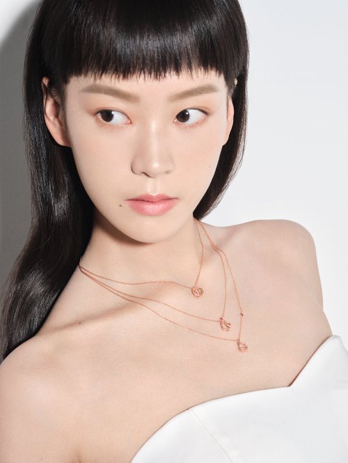 ROSEONLY推出全新「LOVE ROSE」珠宝系列:爱意环绕,凝聚玫瑰之美