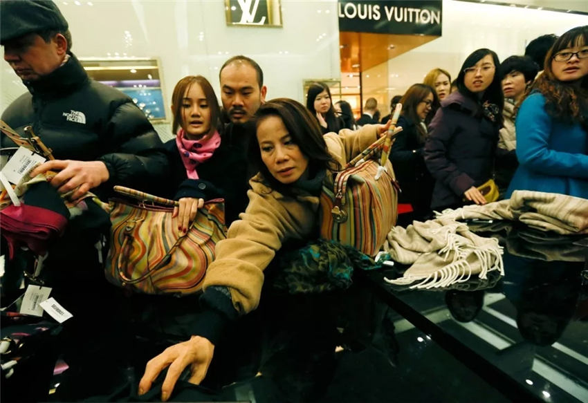 近水楼台先卖“假”,广州LV柜姐假包先上市,普通人怎么辨别?